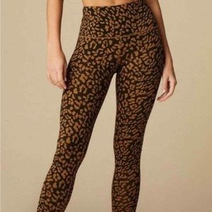 Tan lines size large leopard leggings